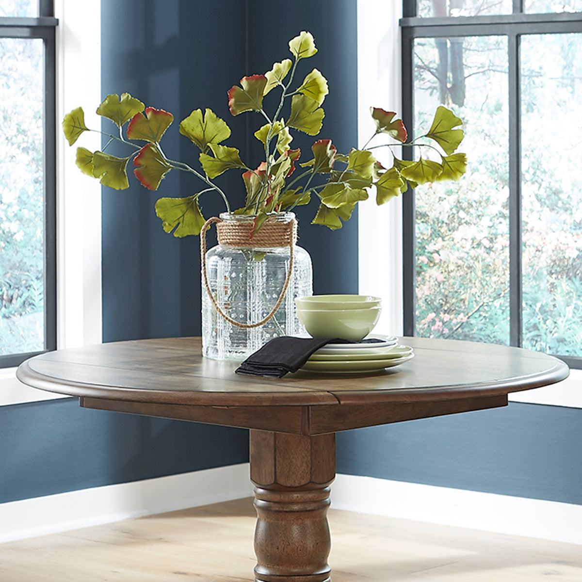 Carolina Crossing 3 Piece Pedestal Table Set
