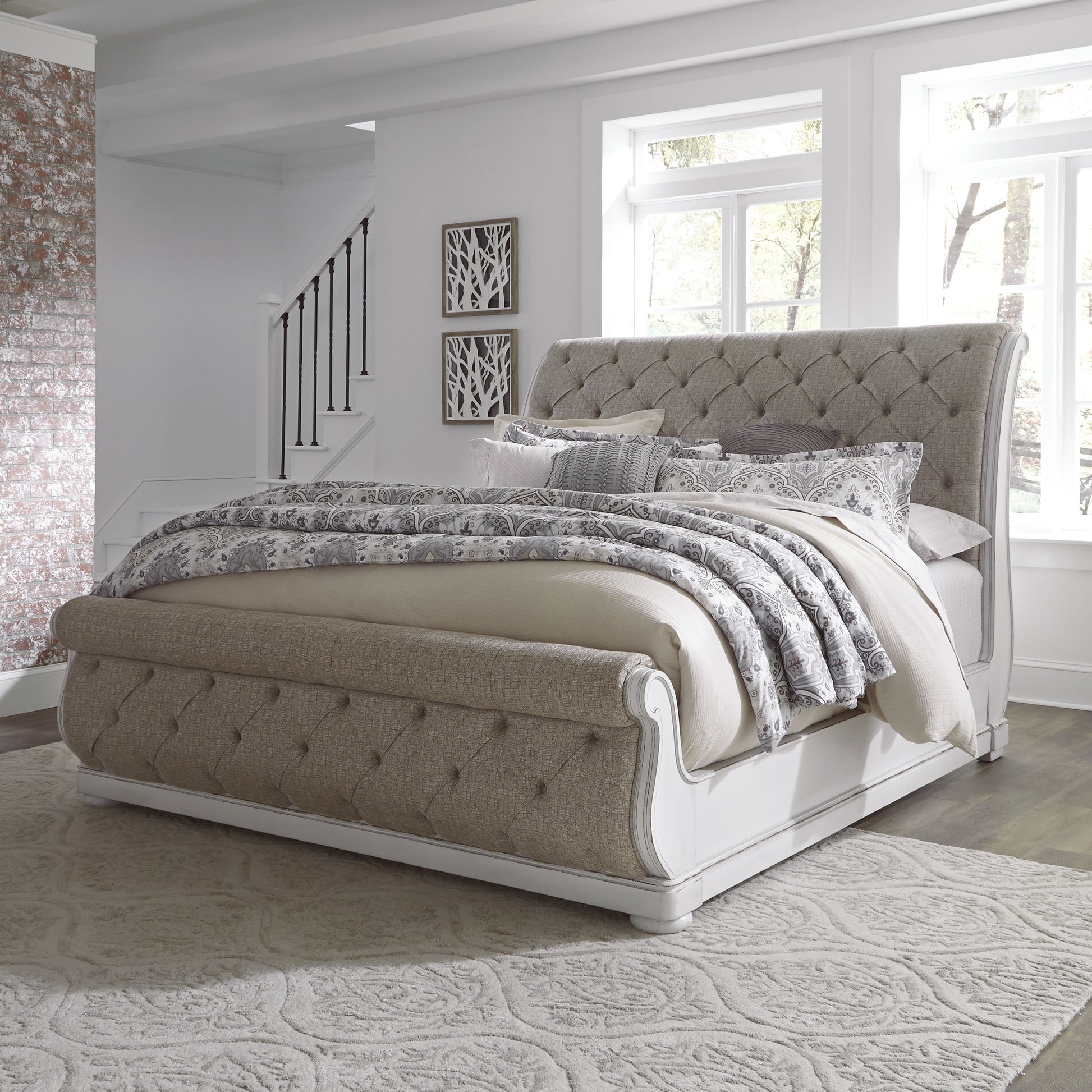 Magnolia Manor Queen Uph Sleigh Footboard