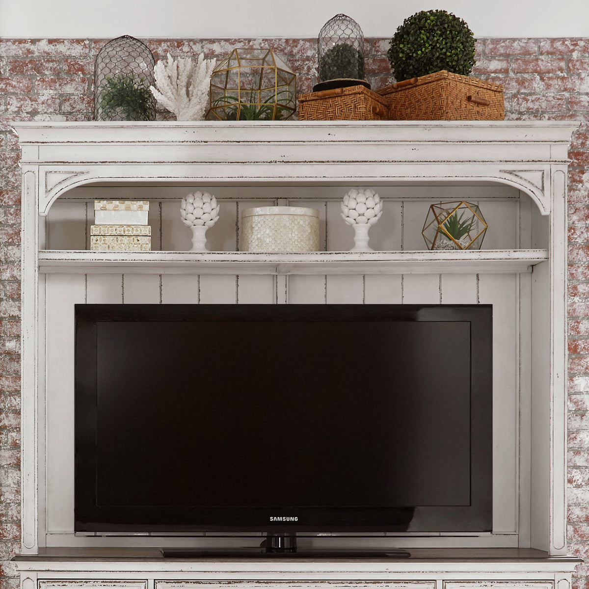 Magnolia Manor Entertainment Hutch