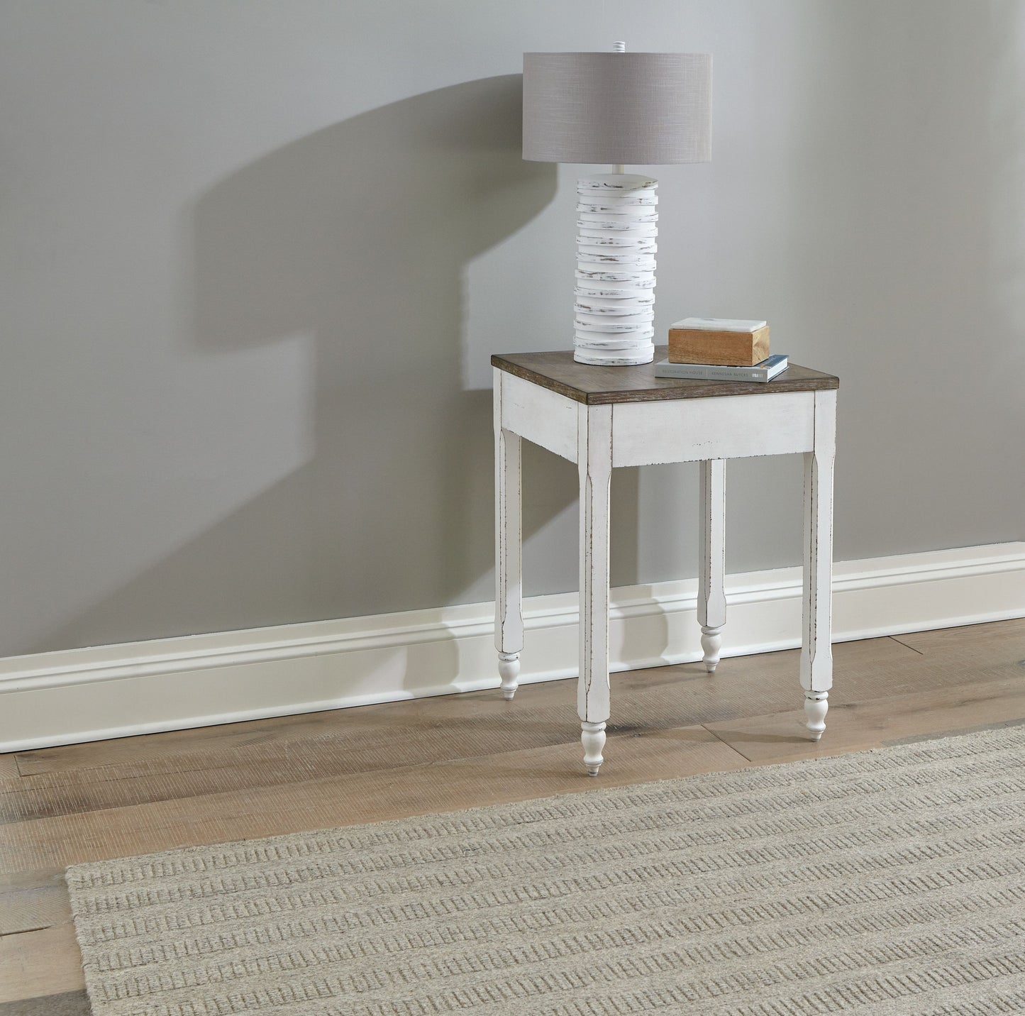 Magnolia Manor Corner Filler