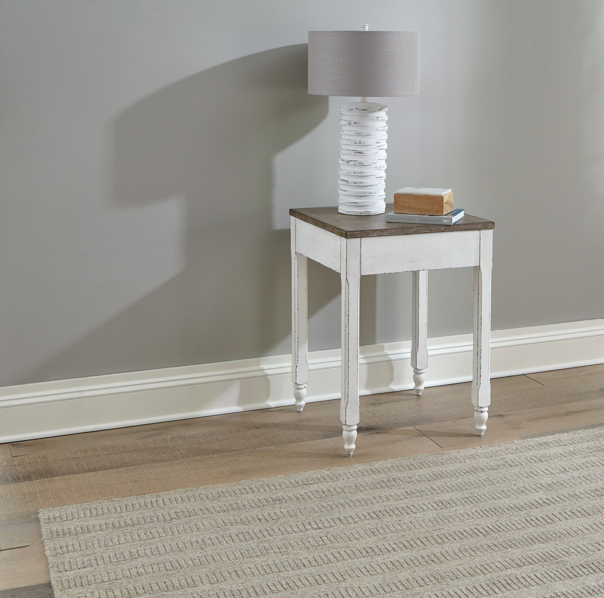 Magnolia Manor Corner Filler