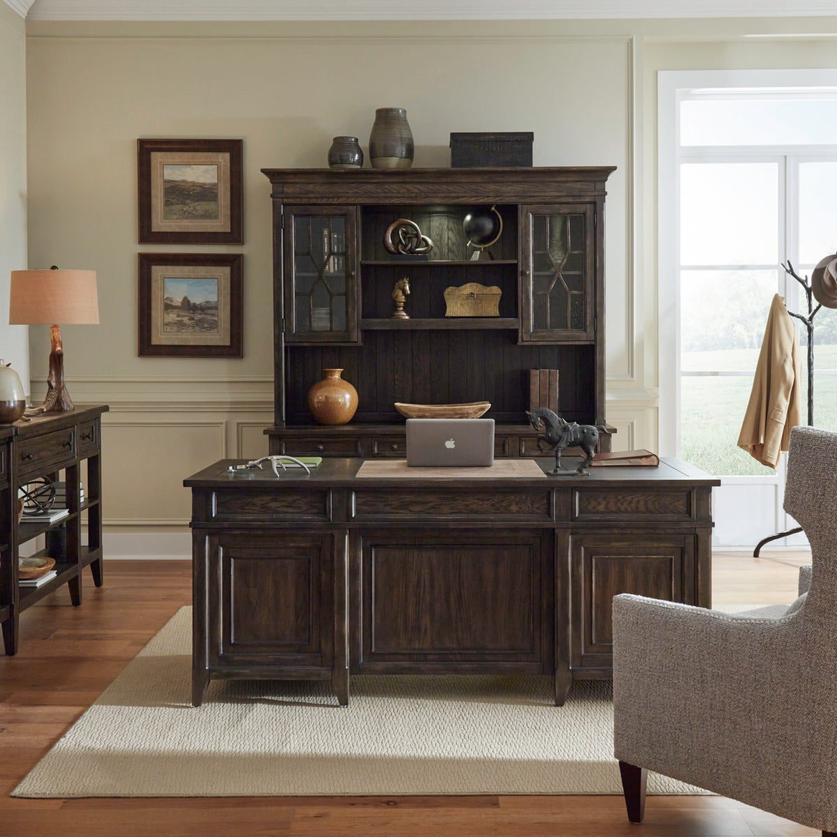 Paradise Valley 5 Piece Executive Set