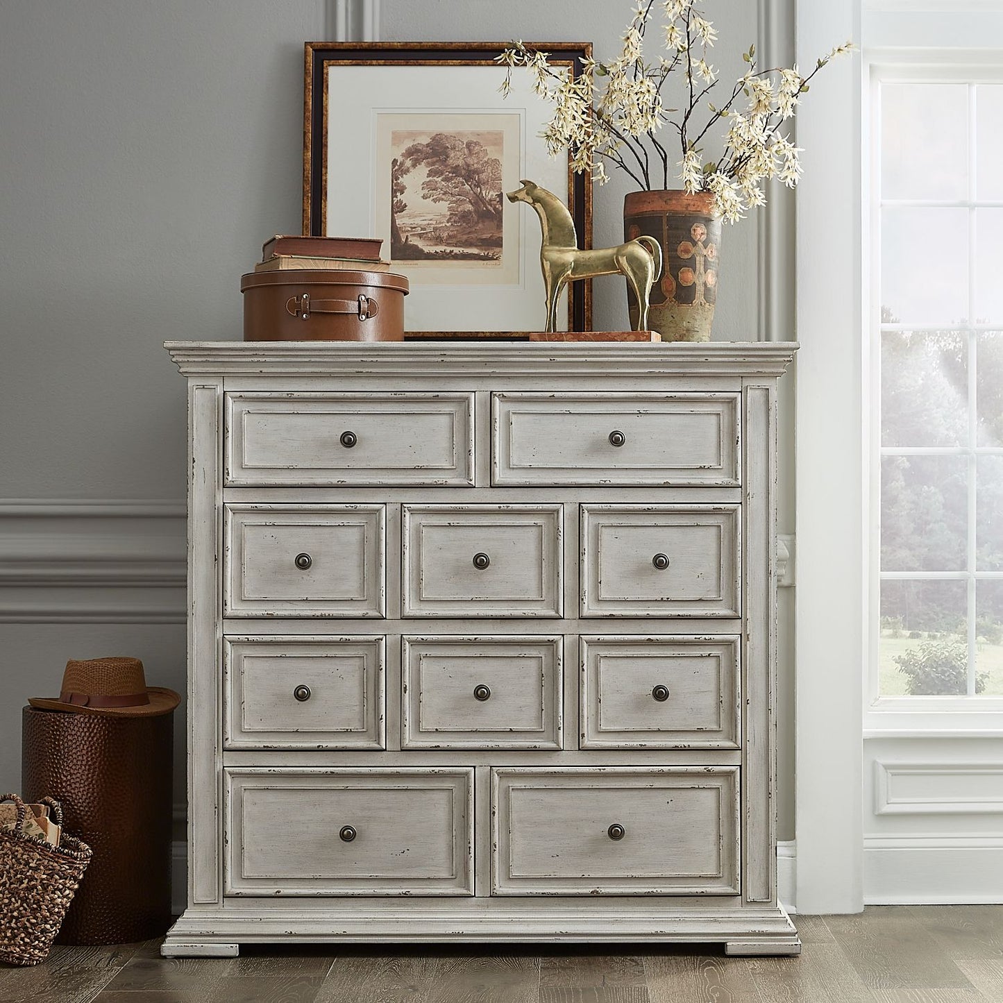 Big Valley 10 Drawer Chesser (361W-BR32)