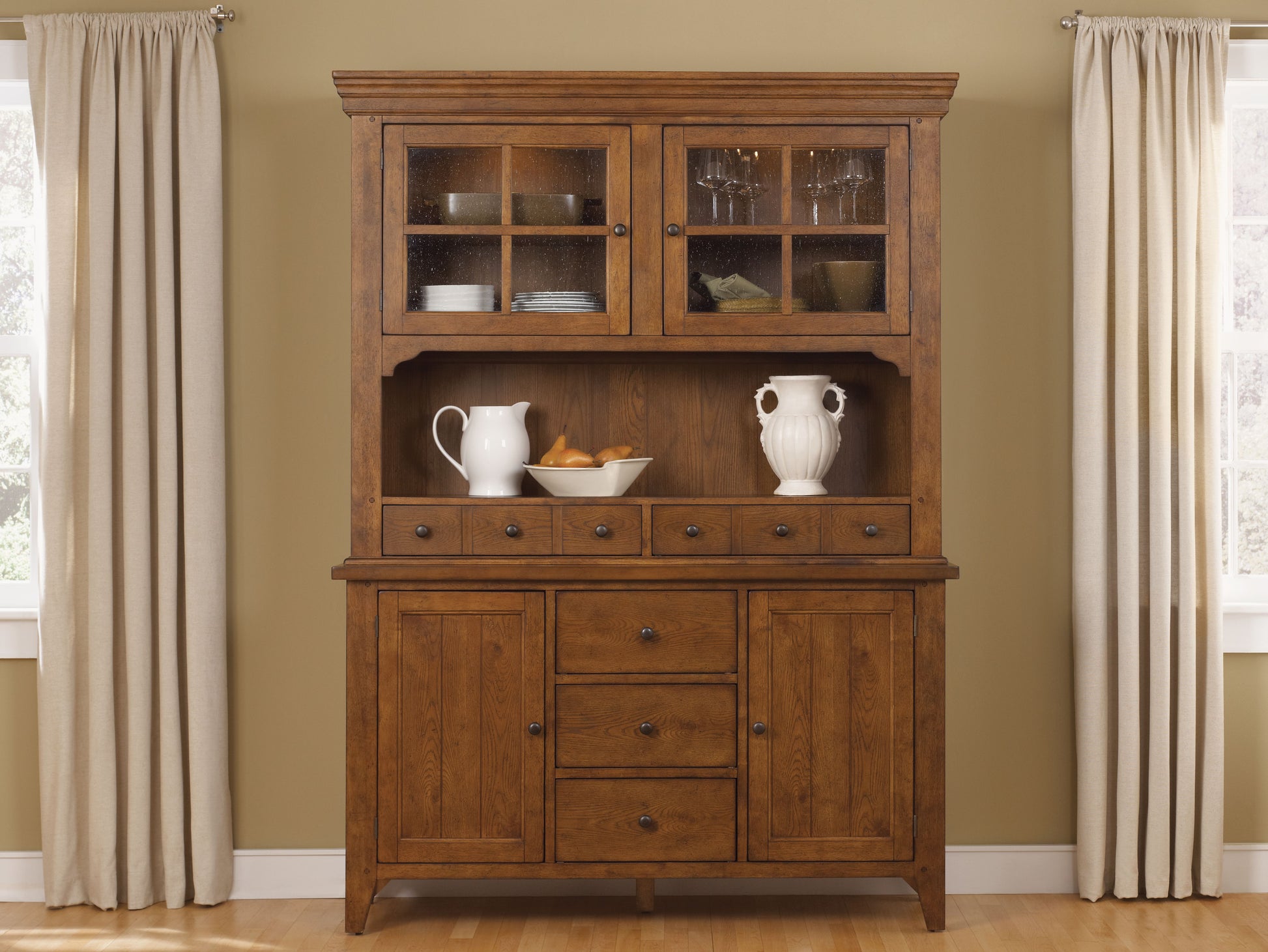 Hearthstone Ridge Hutch