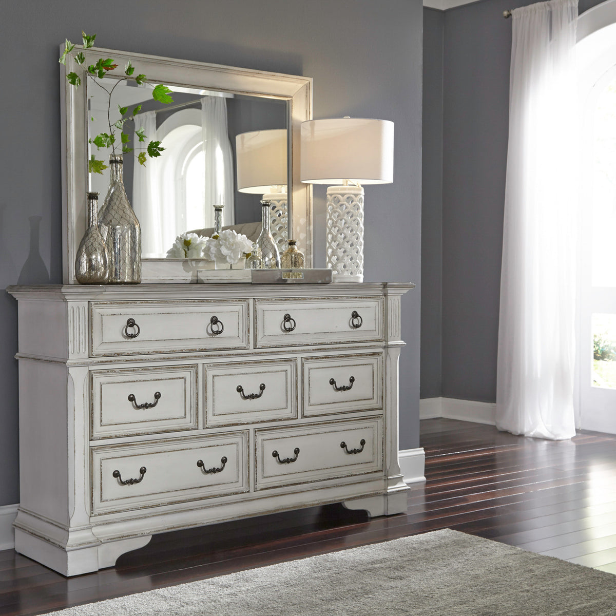 Abbey Park Dresser & Mirror Bedroom Set