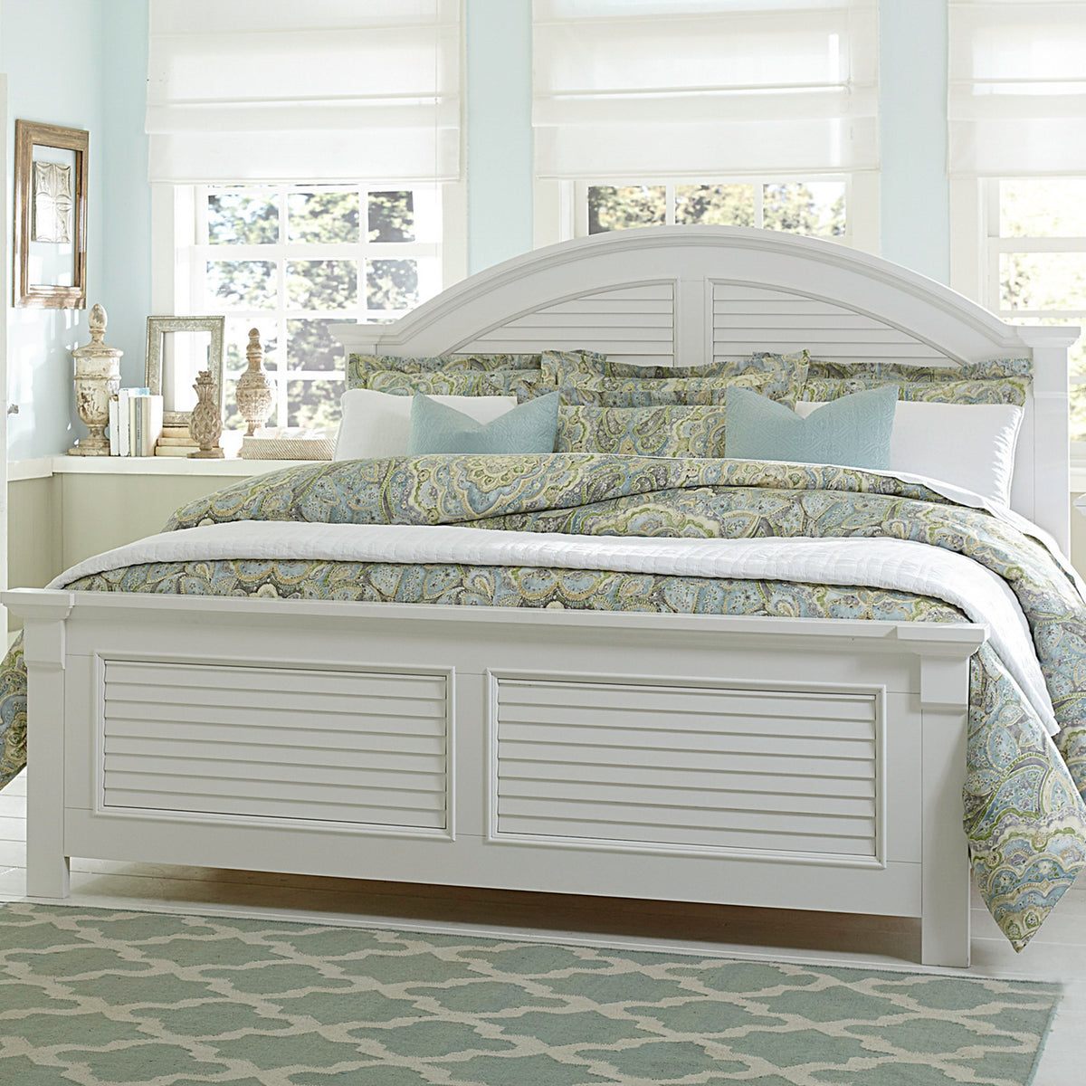 Summer House Queen Panel Bed, 2 Night Stands