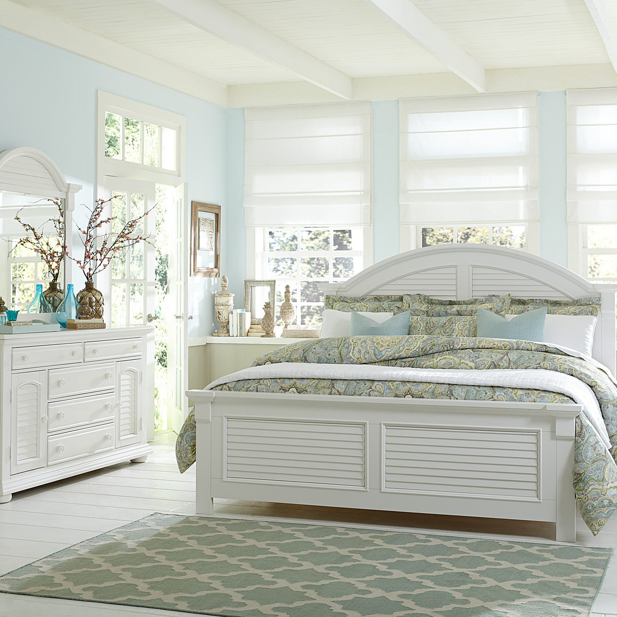 Summer House Queen Panel Bed, Dresser & Mirror Bedroom Set