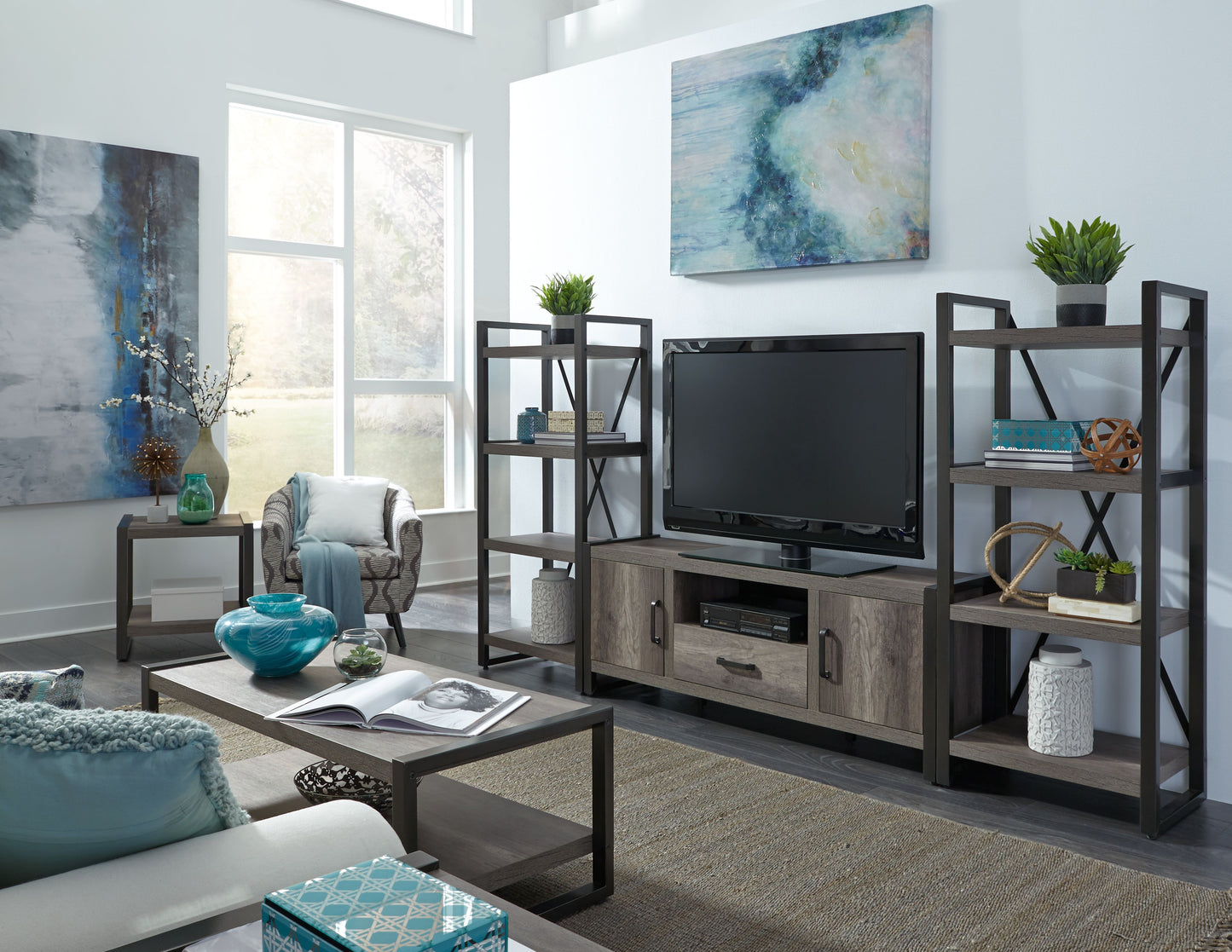 Tanners Creek Entertainment Center w Piers