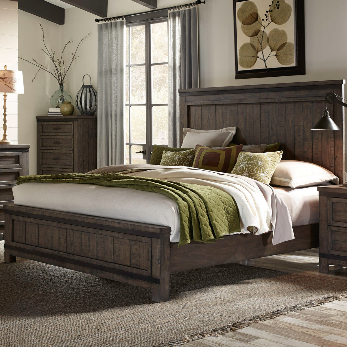 Thornwood Hills Queen Panel Bed, 2 Night Stands