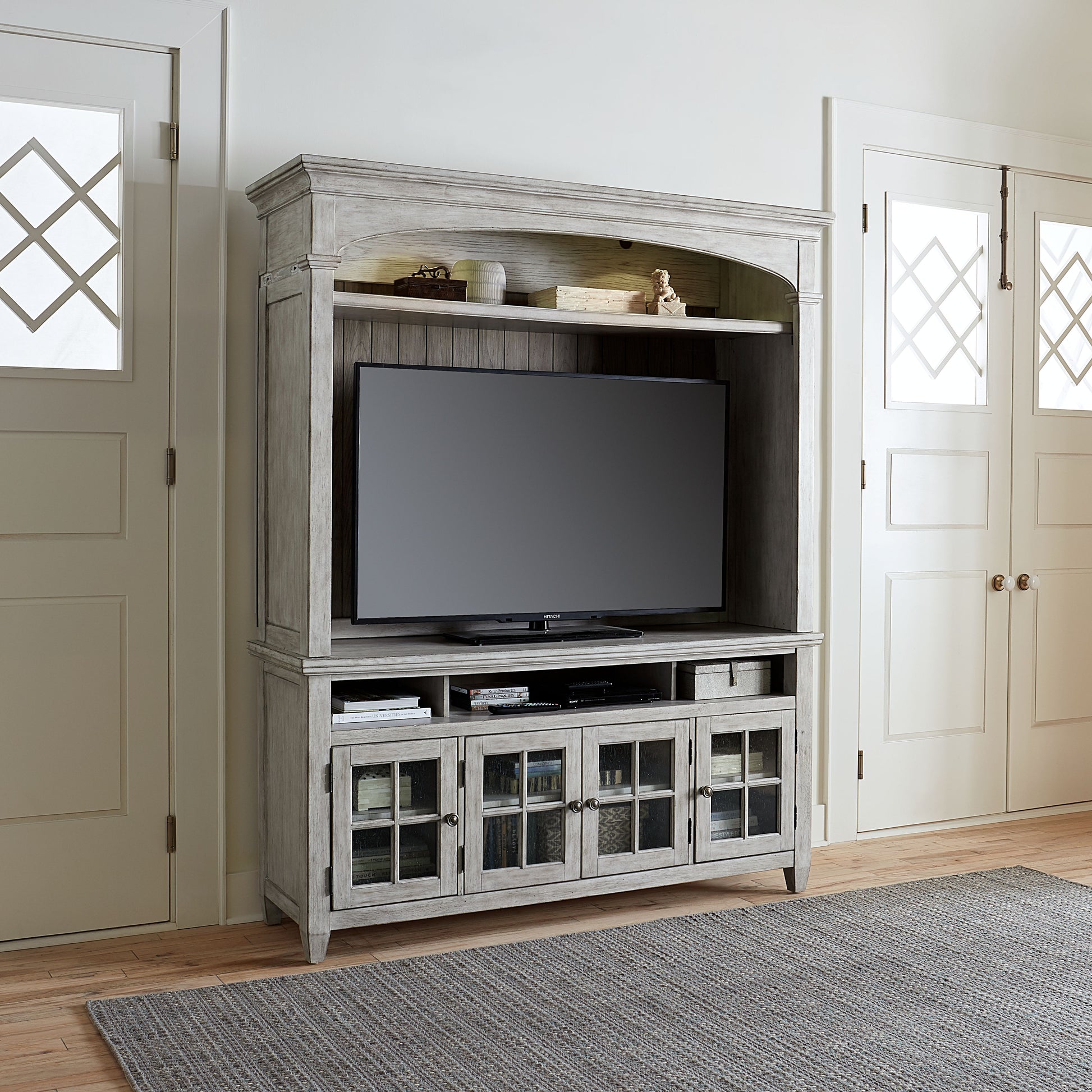 Heartland Entertainment Hutch