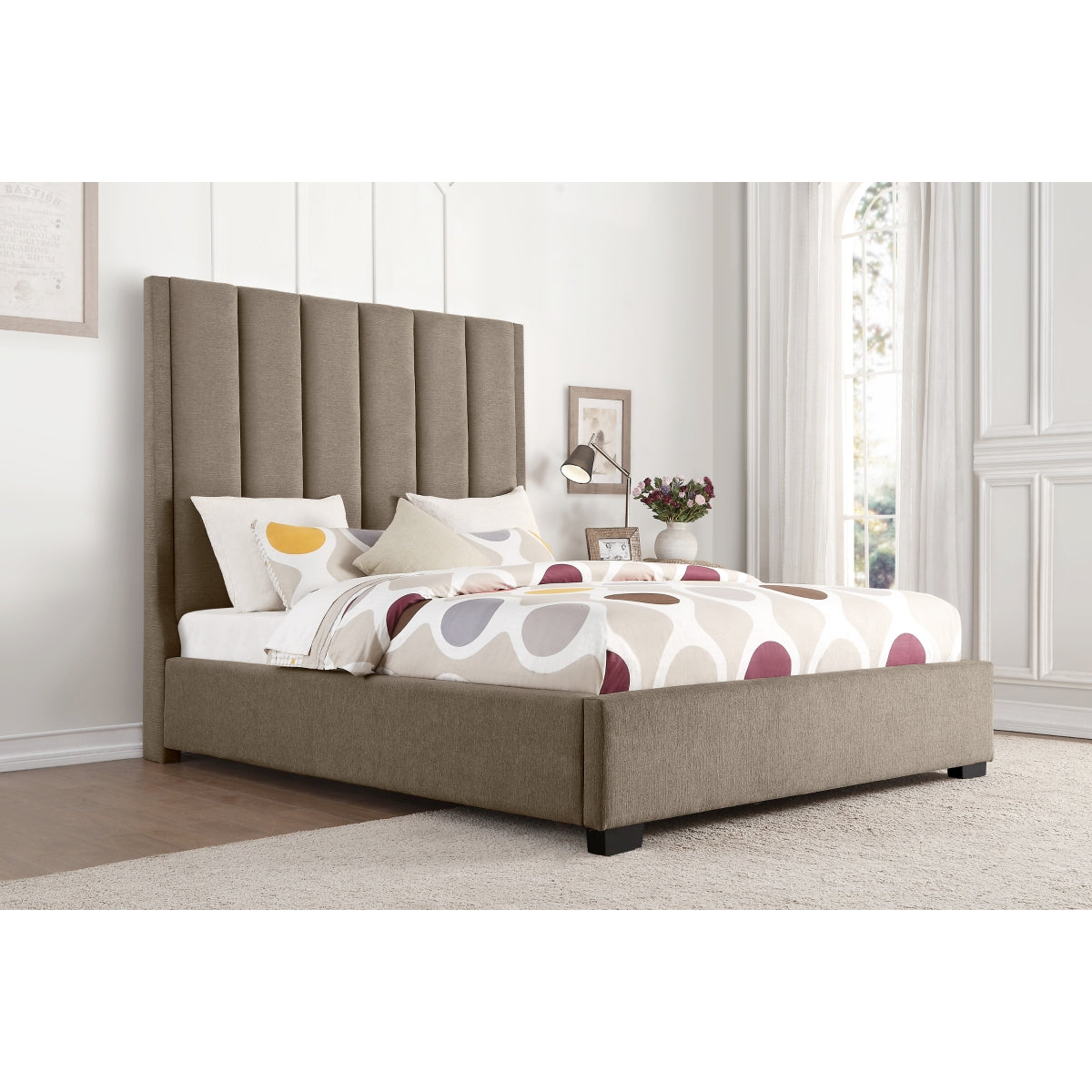 Newman Uphl E.King Bed