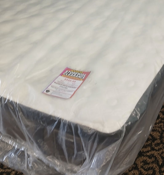 Overstock Stearns & Foster Lakeridge Queen Mattress - Eastman floor photo