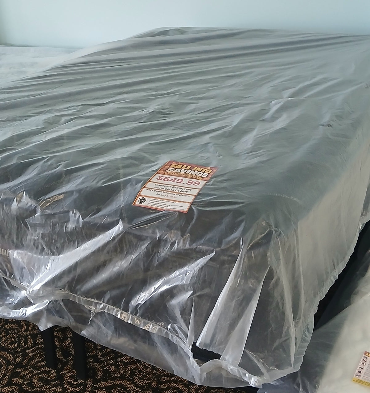 Overstock Beautyrest World Class L4 No Pillow Top Queen Mattress - Eastman floor photo